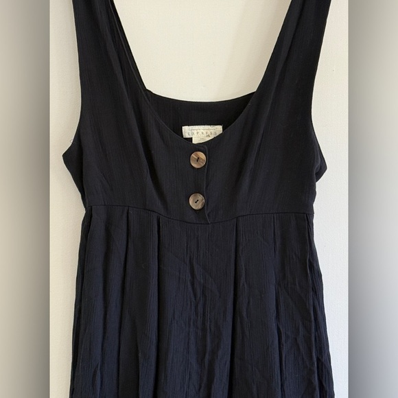 Express Dress - Picture 2 of 7